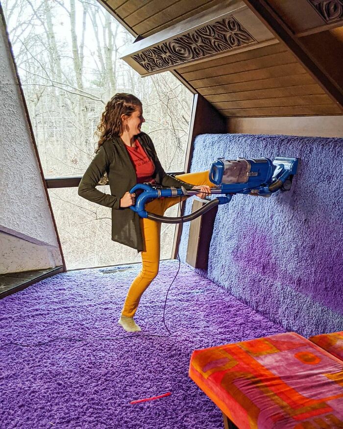 Couple Buys A ’70s Time-Capsule Carpeted Home For $161k, And The Internet Is Going Crazy Over It Couple Buys A ’70s Time-Capsule Carpeted Home For $161k, And The Internet Is Going Crazy Over It