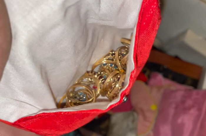 "This Was The Best Investment I Have Made": Late Piano Teacher's House Turns Out To Be A Hoarder House With 400K Worth Of Treasures "This Was The Best Investment I Have Made": Late Piano Teacher's House Turns Out To Be A Hoarder House With 400K Worth Of Treasures