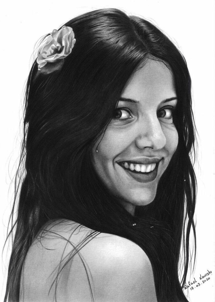 Realistic drawing by Rafael Konishi featuring a smiling woman with long hair and a flower, showcasing detailed artistry.
