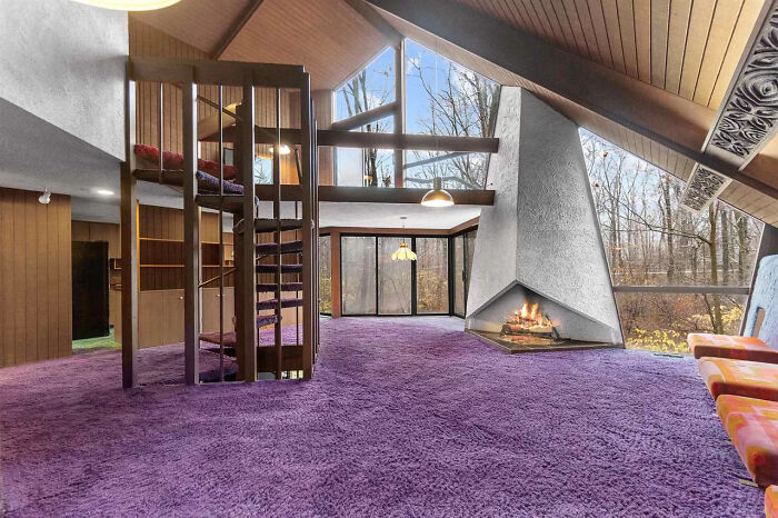 Couple Buys A ’70s Time-Capsule Carpeted Home For $161k, And The Internet Is Going Crazy Over It Couple Buys A ’70s Time-Capsule Carpeted Home For $161k, And The Internet Is Going Crazy Over It