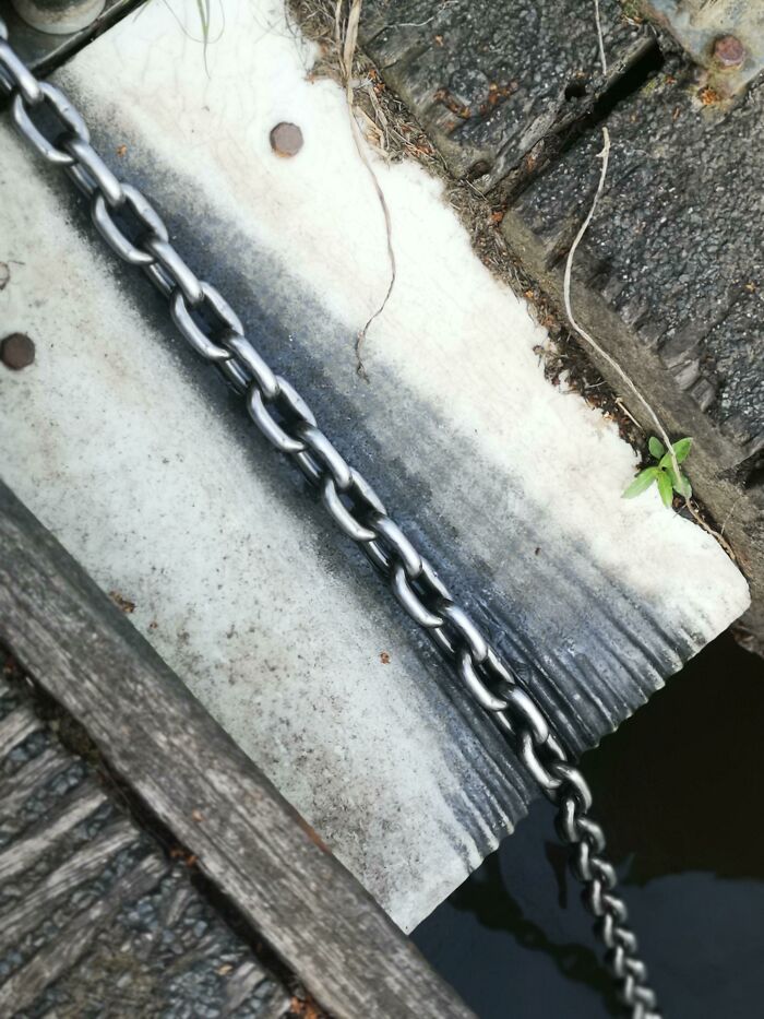 Chain And Water Makes For A Great Pattern In Stone