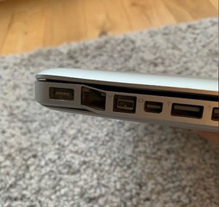 Italic Ethernet Port