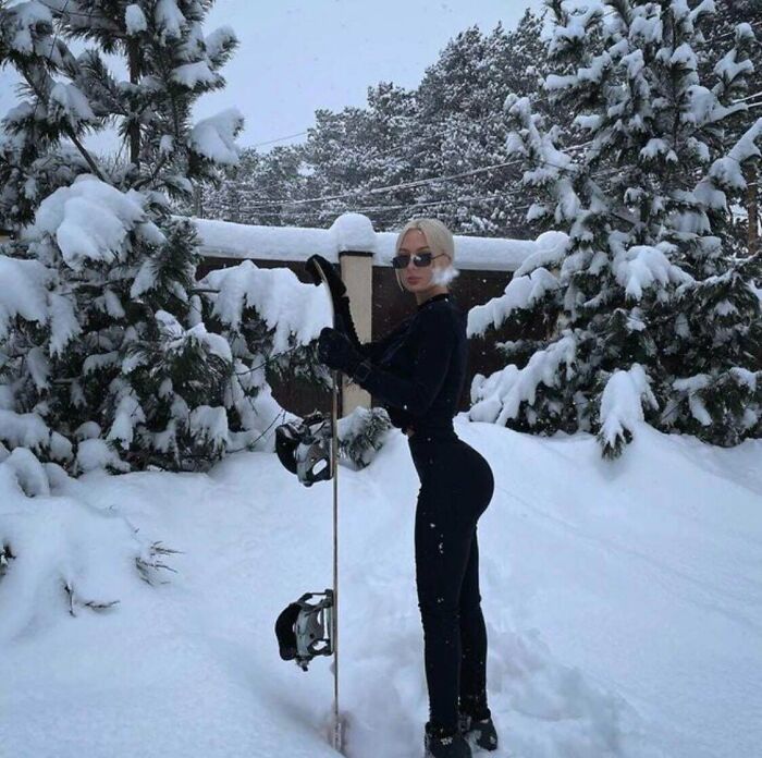 I’ve Seen Sandwiches Wider Than Her Waist