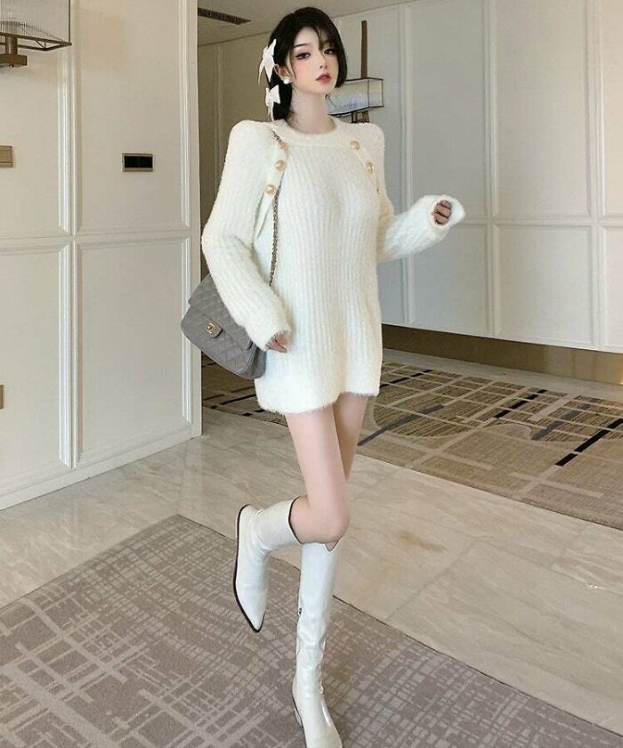 Power Shoulders Are Back In Style?