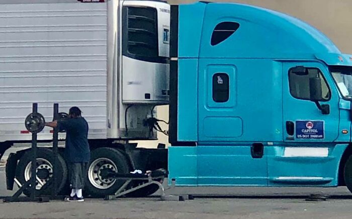 This Trucker Who Takes His Weight Rack With Him To Work Out At Truck Stops Makes No Excuses!