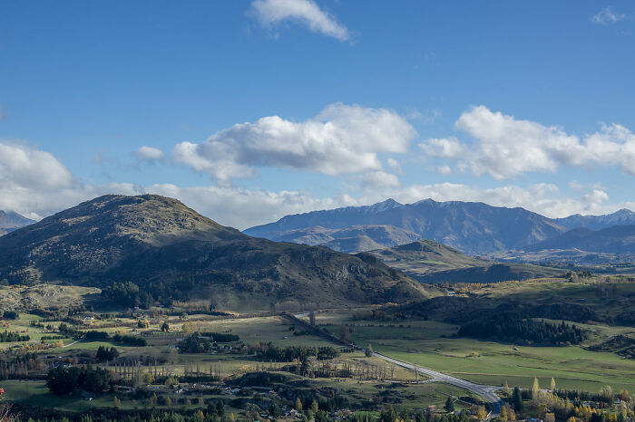 Scenic mountain landscape under a blue sky, illustrating interesting facts people didn’t learn at school today