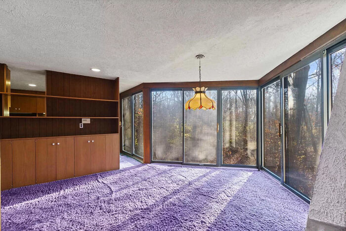 Couple Buys A ’70s Time-Capsule Carpeted Home For $161k, And The Internet Is Going Crazy Over It