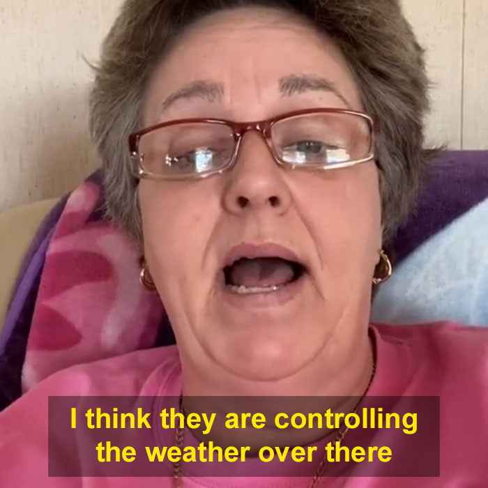 Conspiracy Theorists Claim That Snow In Texas Is Fake And They Burn It To Prove It Doesn&rsquo;t Melt