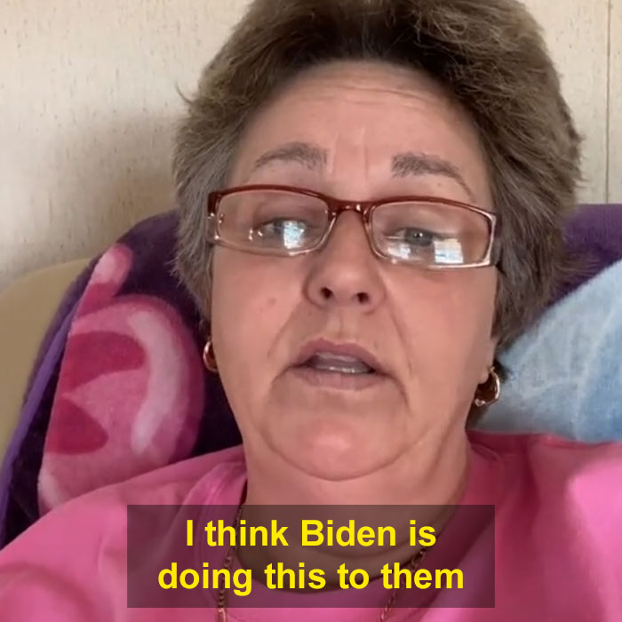 Conspiracy Theorists Claim That Snow In Texas Is Fake And They Burn It To Prove It Doesn’t Melt Conspiracy Theorists Claim That Snow In Texas Is Fake And They Burn It To Prove It Doesn’t Melt