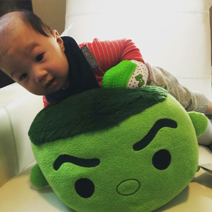 Zen Is Using The Powers Of His Old Man Hair To Take Down The Hulk Already