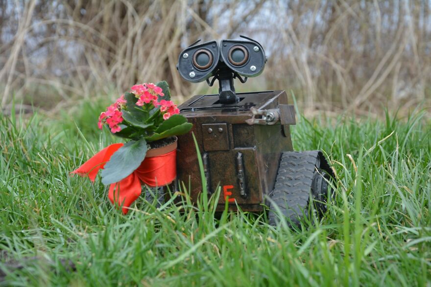 Amazing Metal Sculptures Of Chappie And Other Heroes Inspired By Movie Characters (40 Pics)