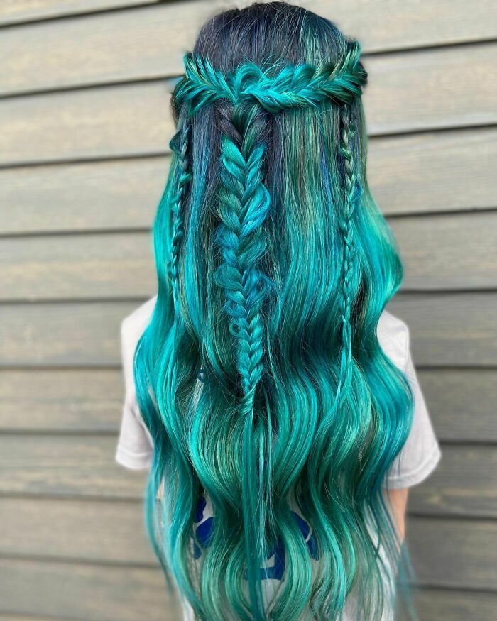 T H E E Y E O F T H E S E A