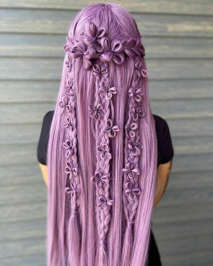 B L O O M I N G V I N C A F L O W E R S