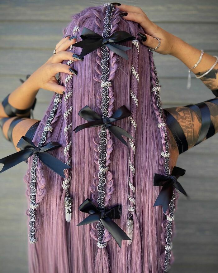 T H E B L A C K B O W