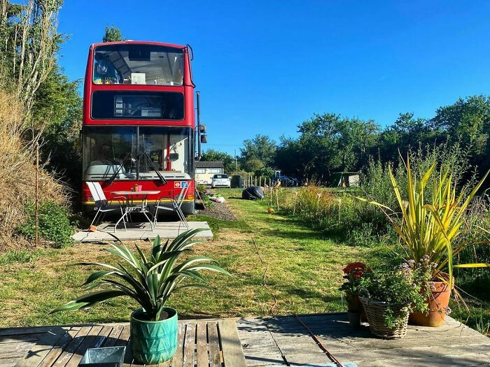 Couple Buys A London Double Decker Bus, Turns It Into A Dream Home Complete With A Fireplace And A Bathtub, Lives Mortgage Free Couple Buys A London Double Decker Bus, Turns It Into A Dream Home Complete With A Fireplace And A Bathtub, Lives Mortgage Free