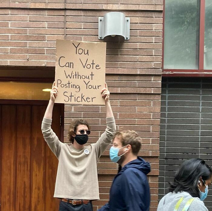 Dude-With-Signs-Funny-Protesting