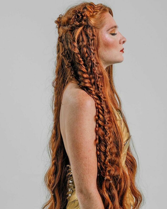 E T H E R A L G O D D E S S