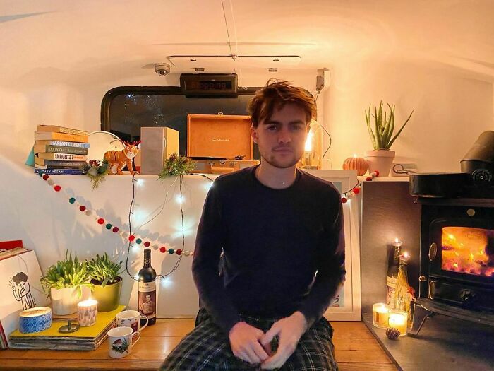 Couple Buys A London Double Decker Bus, Turns It Into A Dream Home Complete With A Fireplace And A Bathtub, Lives Mortgage Free Couple Buys A London Double Decker Bus, Turns It Into A Dream Home Complete With A Fireplace And A Bathtub, Lives Mortgage Free