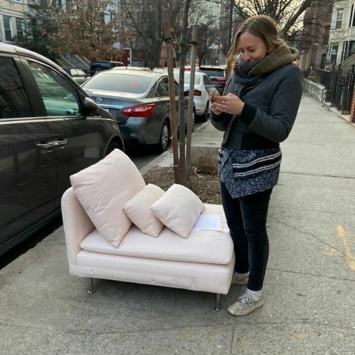 Well This Is Amazing. This Person In The Picture Got The Stoop. The Person Who Took The Pic Was Just A Littttle Late Getting There. But Did He Give Up? Nope. He Went And Got The Great Kitchen Storage Piece. Oh And It Was Her Second Win Of The Day. 2 For 3 Ain’t Bad!