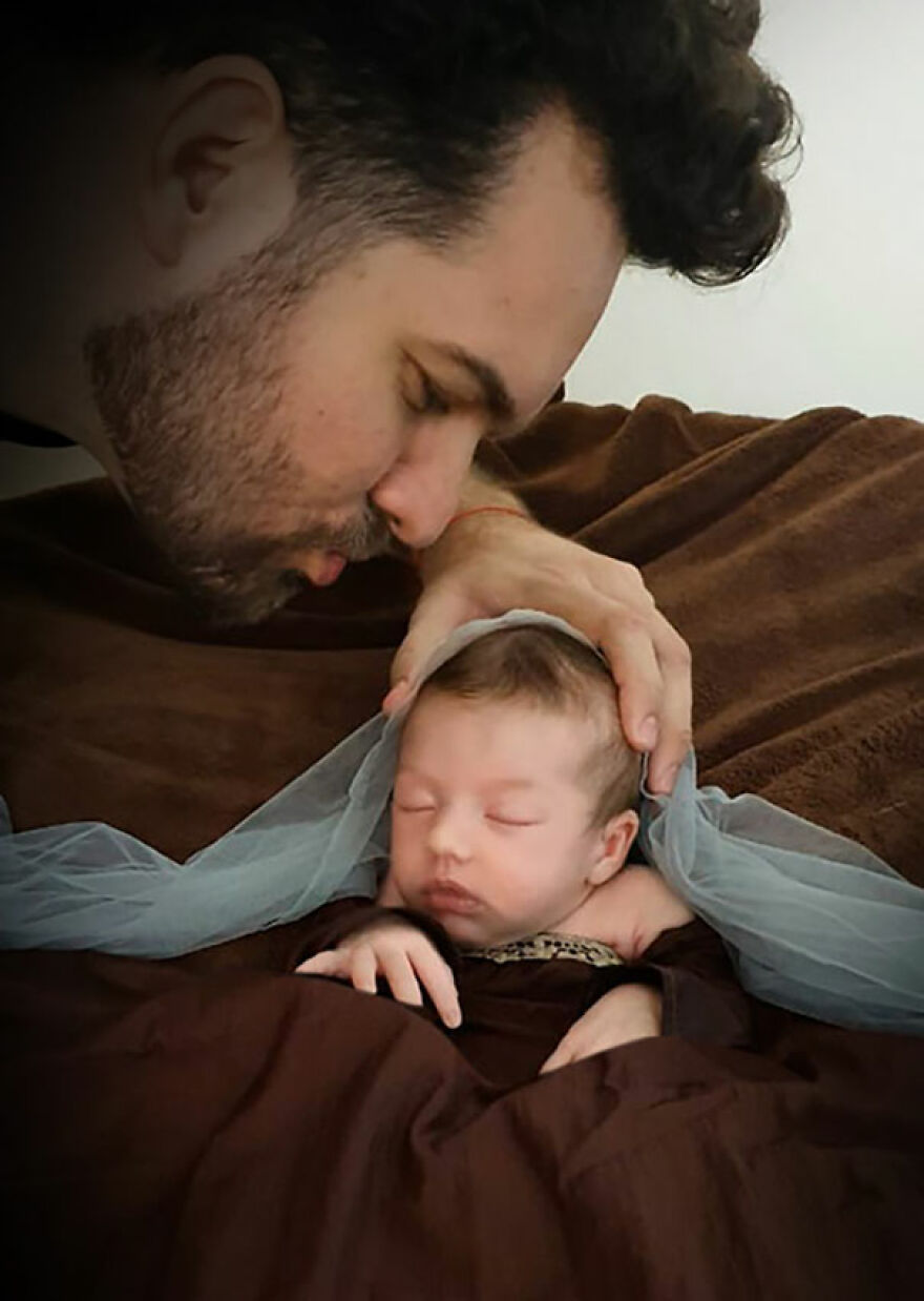 For His Newborn Daughter's Photoshoot, This Dad Recreated Famous Paintings He And His Wife Love For His Newborn Daughter's Photoshoot, This Dad Recreated Famous Paintings He And His Wife Love