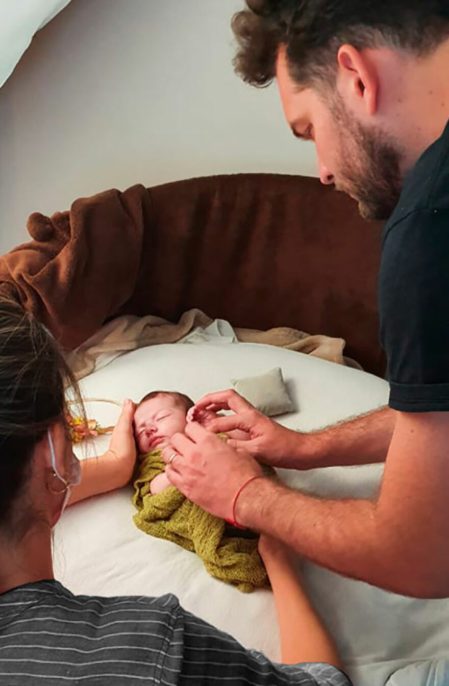 For His Newborn Daughter's Photoshoot, This Dad Recreated Famous Paintings He And His Wife Love For His Newborn Daughter's Photoshoot, This Dad Recreated Famous Paintings He And His Wife Love