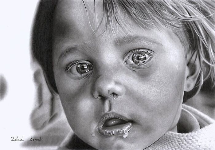 Realistic drawing of a child's face by artist Rafael Konishi, showcasing detailed expression and texture.