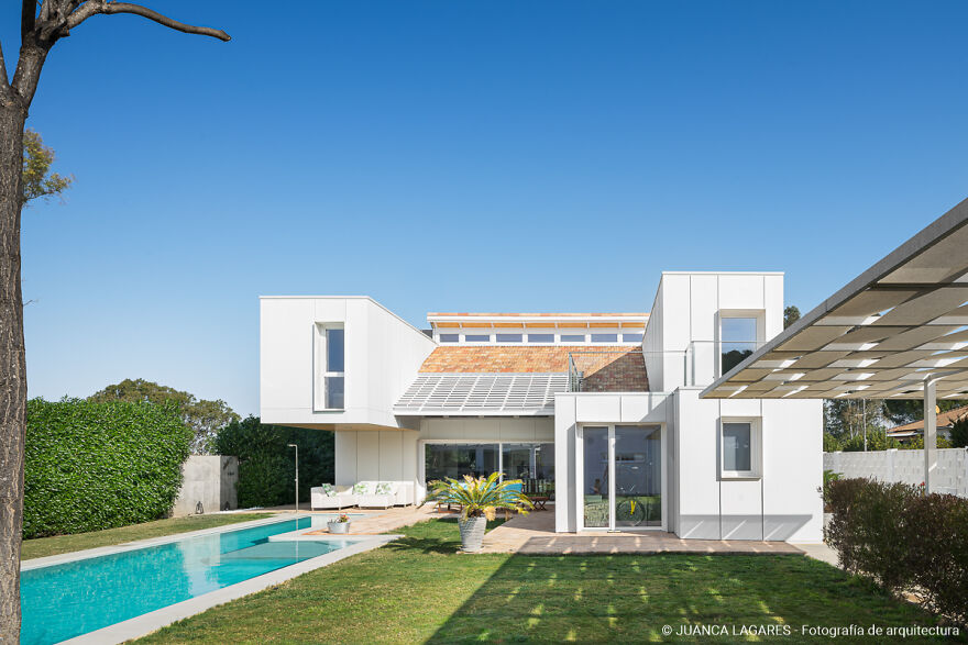 An Incredible Family House In Sevilla Made Of Recycled Shipping Containers