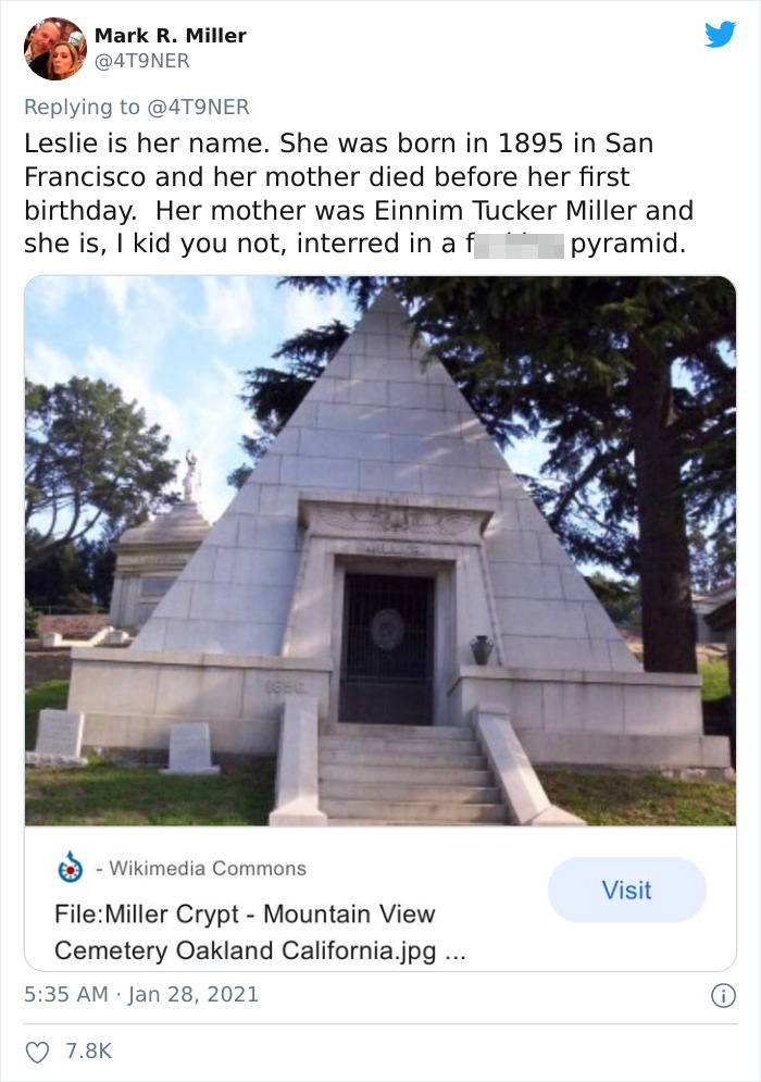 Guy Posts A 100 Y.O. Photograph That Reveals The History Of A Lesbian Relationship In His Family