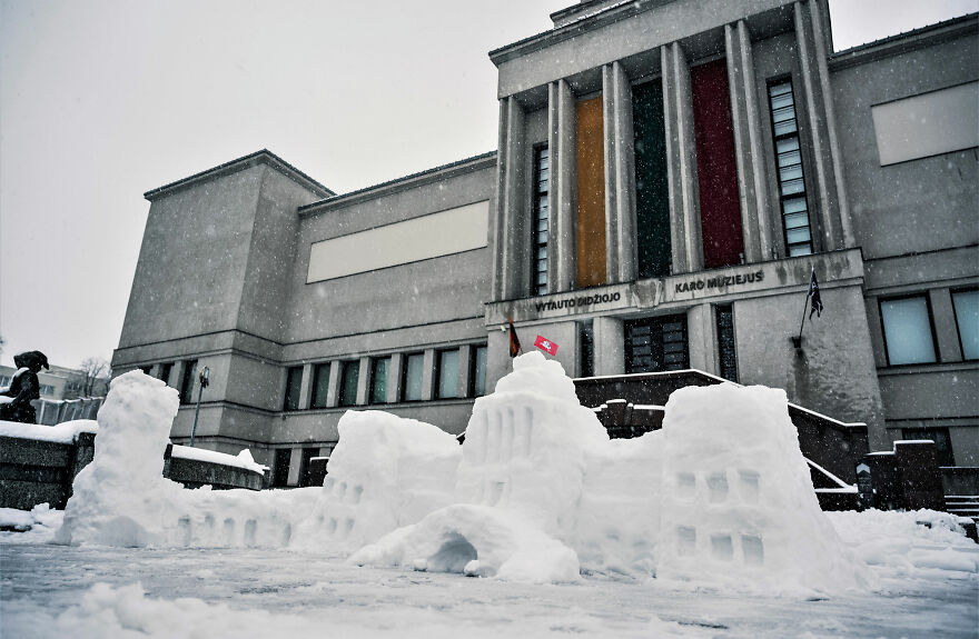 35 Mind-Blowing Photos Of Snow Sculptures In Lithuania, From Octopuses To A Human-Size Pikachu