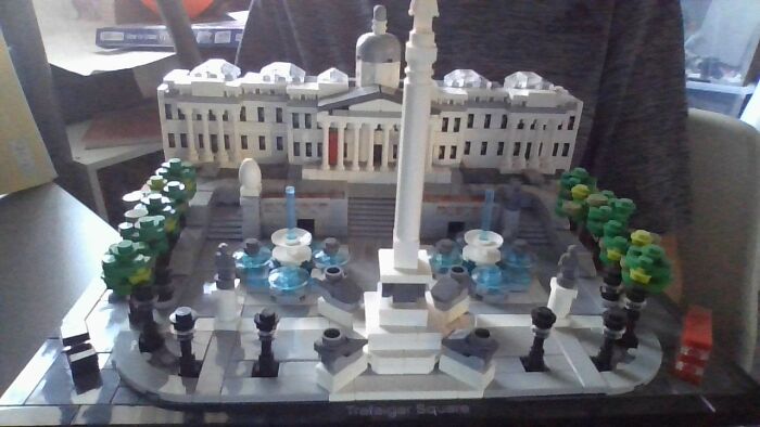 Leeeegggggooooooooooooooosssssssssss