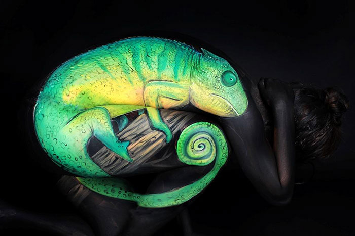 The Animals Painted On This Artist's Contorted Models Will Stir Your Mind