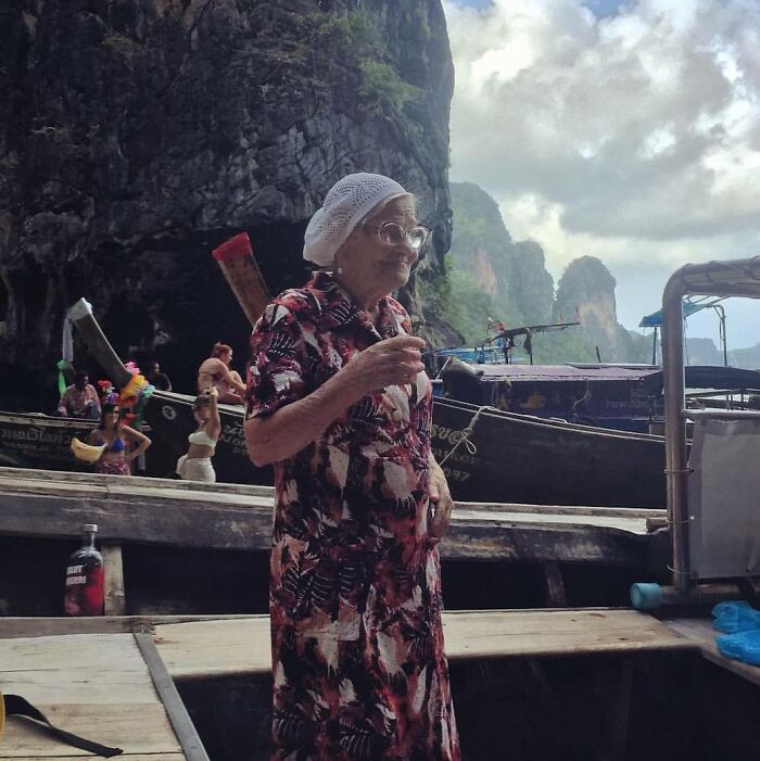 Monkey Beach, Tonsai Bay, Thailand