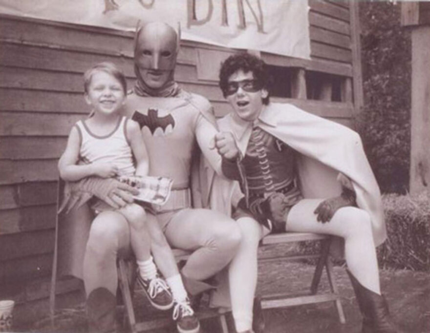 This Site Shares Scary Photos Of 'Superheroes' Posing Alongside Their Young Fans In Malls In The 1970s And 1980s