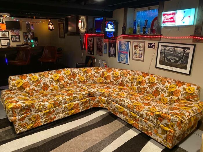 Hi! This Is My Couch I Scored When I Went To Pick Up A Lamp From A Marketplace Find. They Were Like “Oh, You Like This Old Stuff? We Have A Plant Stand In The Basement You Might Like”