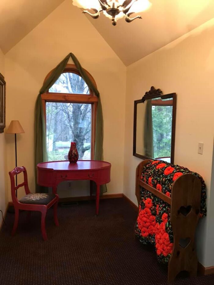 My Favorite Roadside Free Find. And I Love That Red Color. Never Changed It