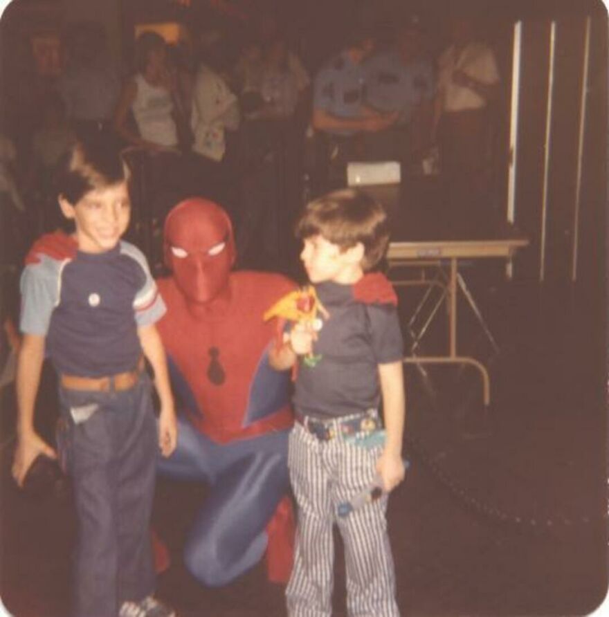 This Site Shares Scary Photos Of 'Superheroes' Posing Alongside Their Young Fans In Malls In The 1970s And 1980s