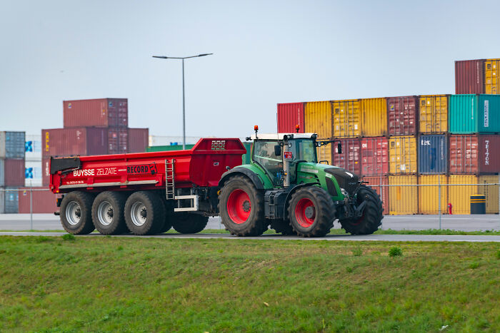 Someone Asks People Who Live In A Rural Area “What Will 'City Folk' Never Understand?” And Here Are 30 Of The Best Responses