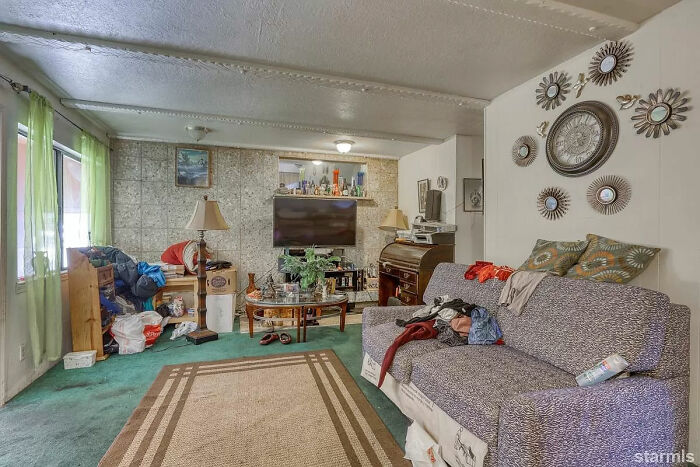 Ordinary-Looking House For Sale For $650,000 Has People Really Talking About What The Hell Is Going On In The Photos Ordinary-Looking House For Sale For $650,000 Has People Really Talking About What The Hell Is Going On In The Photos