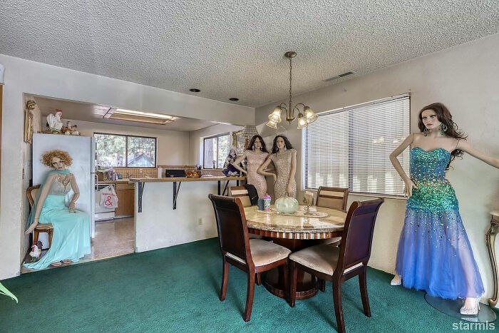 Ordinary-Looking House For Sale For $650,000 Has People Really Talking About What The Hell Is Going On In The Photos Ordinary-Looking House For Sale For $650,000 Has People Really Talking About What The Hell Is Going On In The Photos