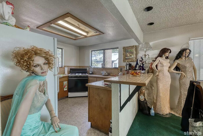 Ordinary-Looking House For Sale For $650,000 Has People Really Talking About What The Hell Is Going On In The Photos Ordinary-Looking House For Sale For $650,000 Has People Really Talking About What The Hell Is Going On In The Photos