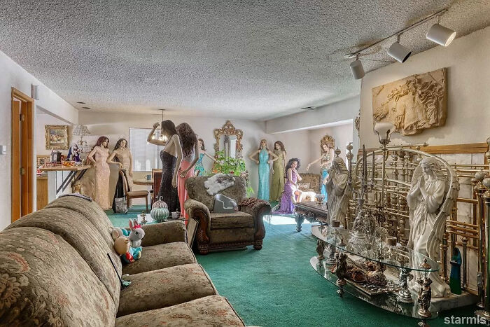 Ordinary-Looking House For Sale For $650,000 Has People Really Talking About What The Hell Is Going On In The Photos Ordinary-Looking House For Sale For $650,000 Has People Really Talking About What The Hell Is Going On In The Photos
