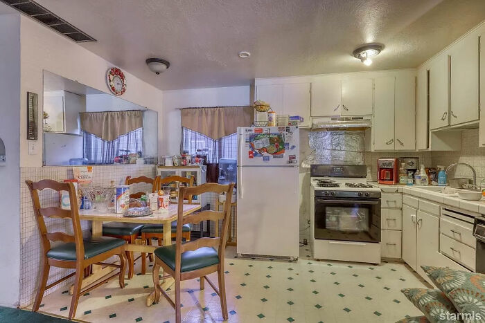 Ordinary-Looking House For Sale For $650,000 Has People Really Talking About What The Hell Is Going On In The Photos Ordinary-Looking House For Sale For $650,000 Has People Really Talking About What The Hell Is Going On In The Photos