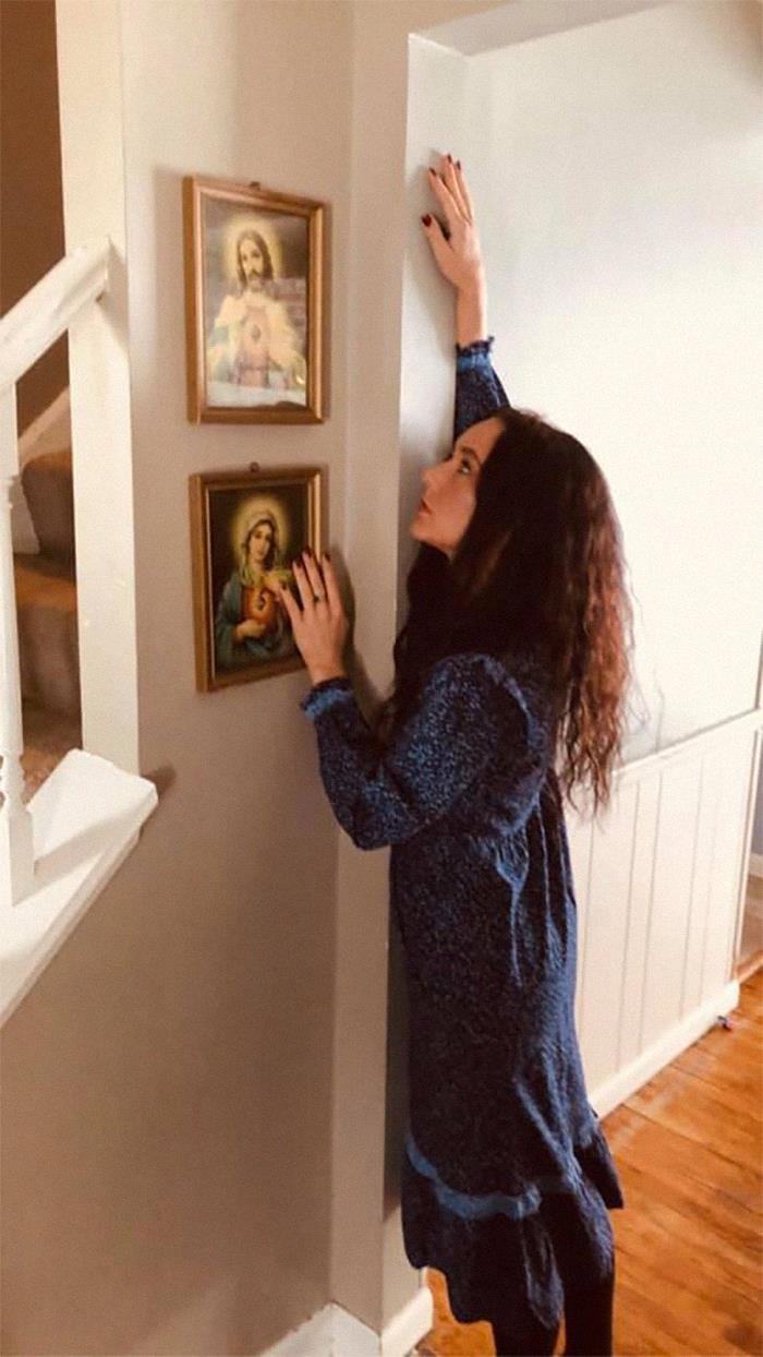 A Covid 19 Era Woman Begs To God For Quarantine To End Soon. Her Prayers Go Unanswered Even Though Her Dress Looks Amazing