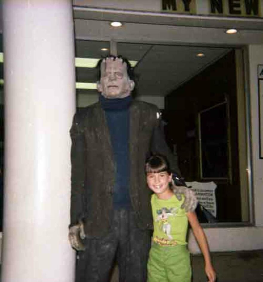 This Site Shares Scary Photos Of 'Superheroes' Posing Alongside Their Young Fans In Malls In The 1970s And 1980s