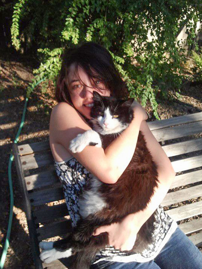 First Time My Girlfriend Met My Cat, She Spent More Time With Him Than Me