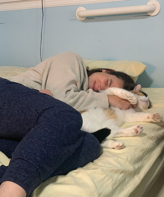 I’m Starting To Think My GF Is Only Dating Me For My Cat