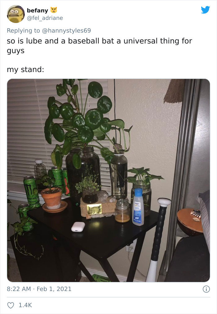 Women Are Comparing Their Side Of The Bed Vs. Their Boyfriends', And People Find The Similarities Between Men Hilarious Women Are Comparing Their Side Of The Bed Vs. Their Boyfriends', And People Find The Similarities Between Men Hilarious