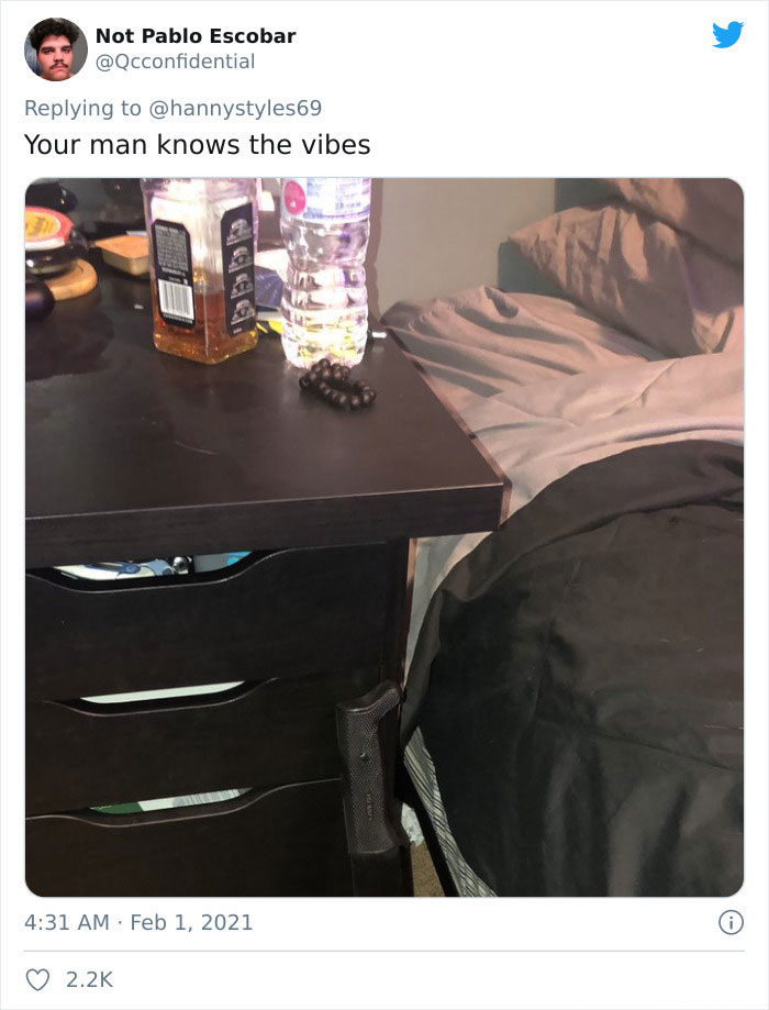 Women Are Comparing Their Side Of The Bed Vs. Their Boyfriends', And People Find The Similarities Between Men Hilarious Women Are Comparing Their Side Of The Bed Vs. Their Boyfriends', And People Find The Similarities Between Men Hilarious