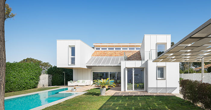 An Incredible Family House In Sevilla Made Of Recycled Shipping Containers
