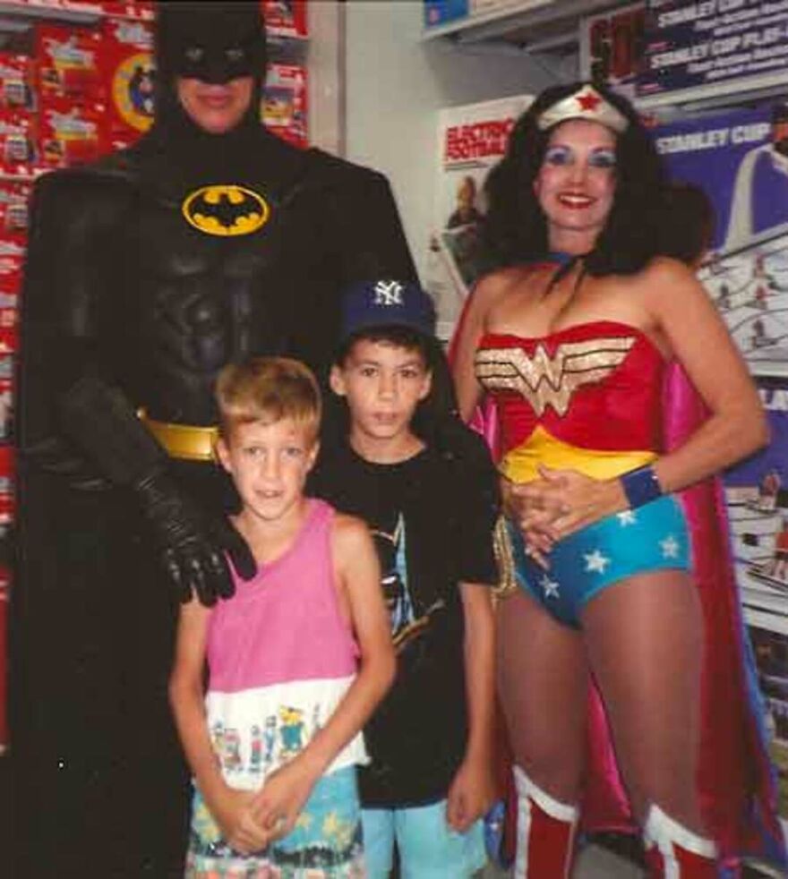 This Site Shares Scary Photos Of 'Superheroes' Posing Alongside Their Young Fans In Malls In The 1970s And 1980s
